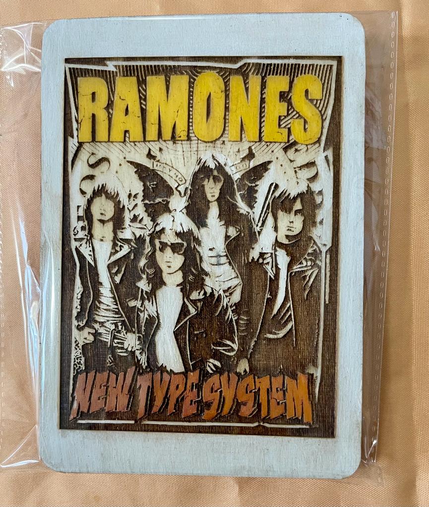 TAVOLETTA DECORATIVA - RAMONES - legno con incisione laser