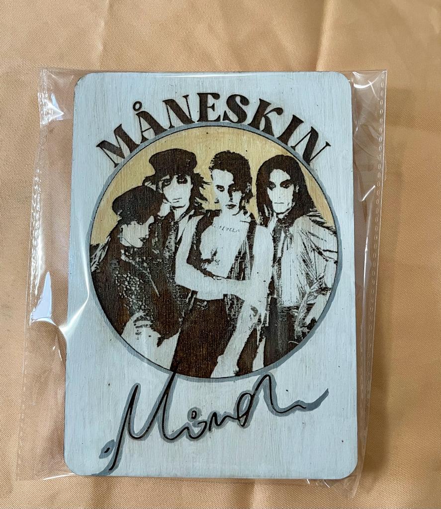 TAVOLETTA DECORATIVA - MANESKIN - legno con incisione laser