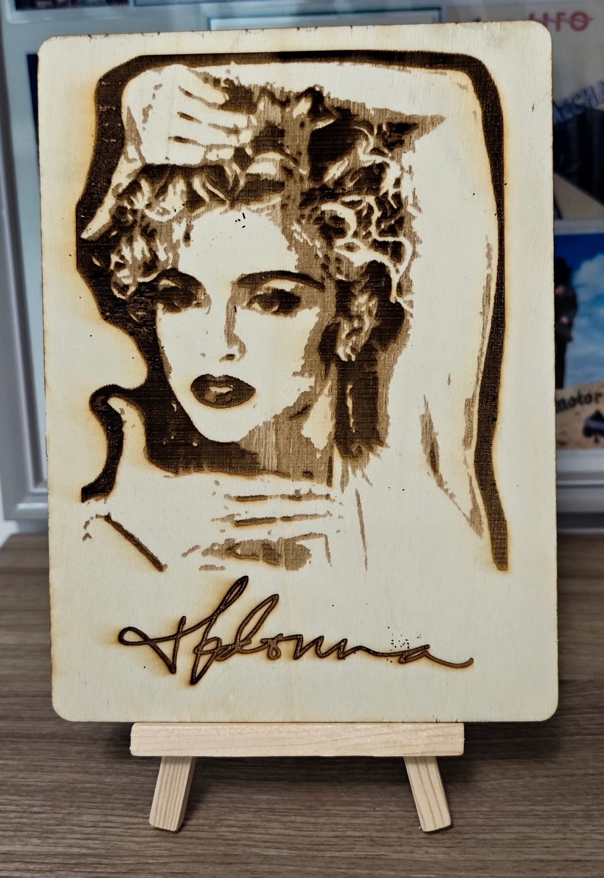 TAVOLETTA DECORATIVA - MADONNA - legno con incisione laser