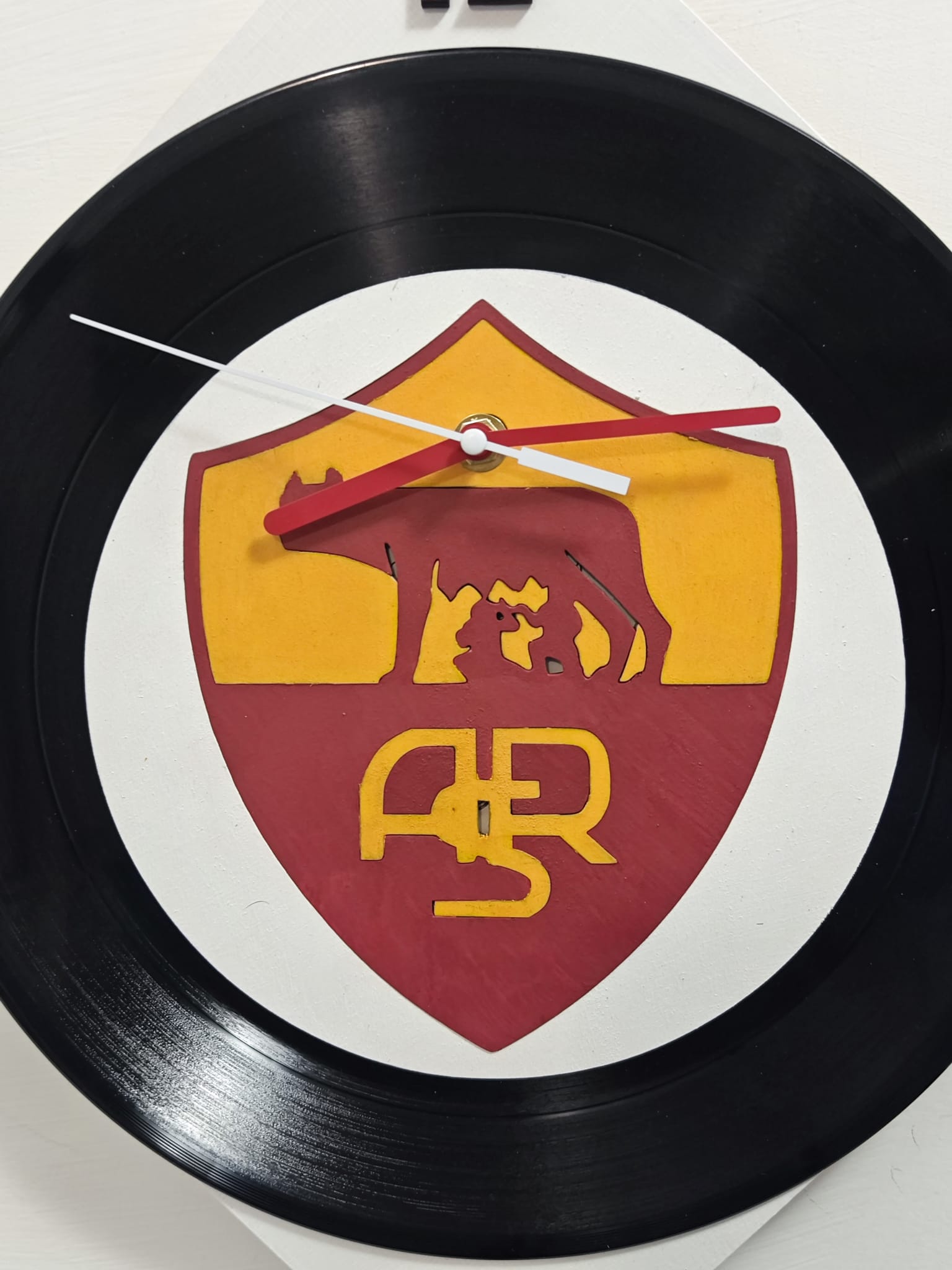 OROLOGIO PARETE  - AS ROMA - legno e vinile con incisione laser e decorazione a mano