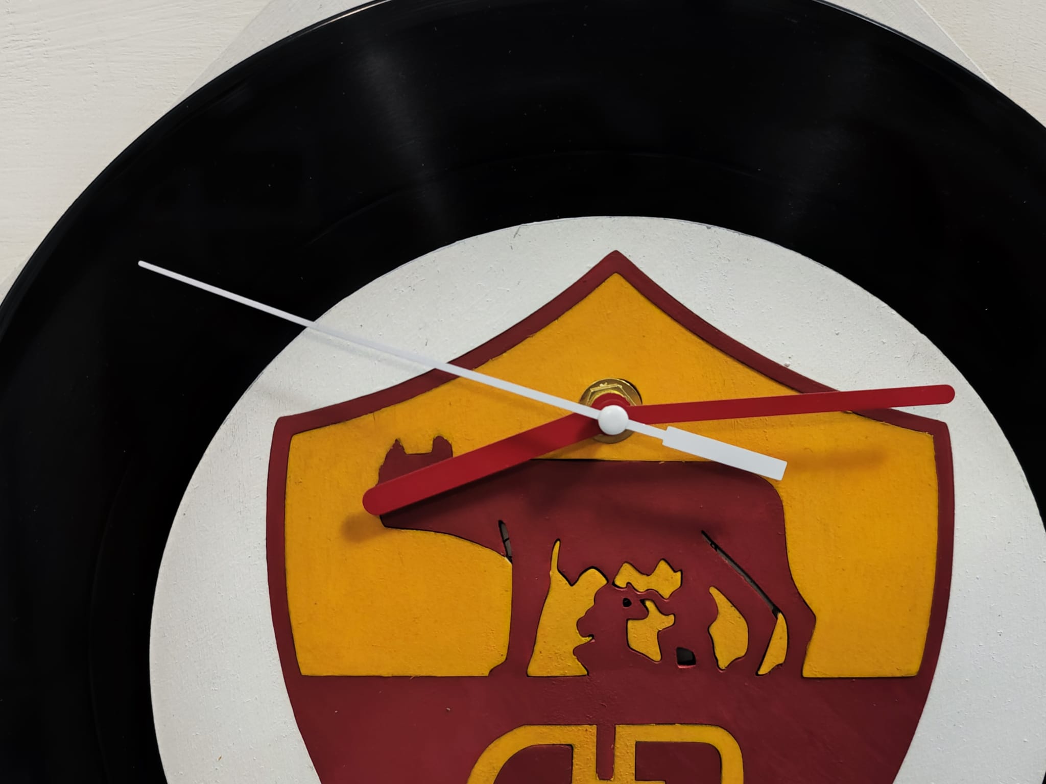 OROLOGIO PARETE  - AS ROMA - legno e vinile con incisione laser e decorazione a mano