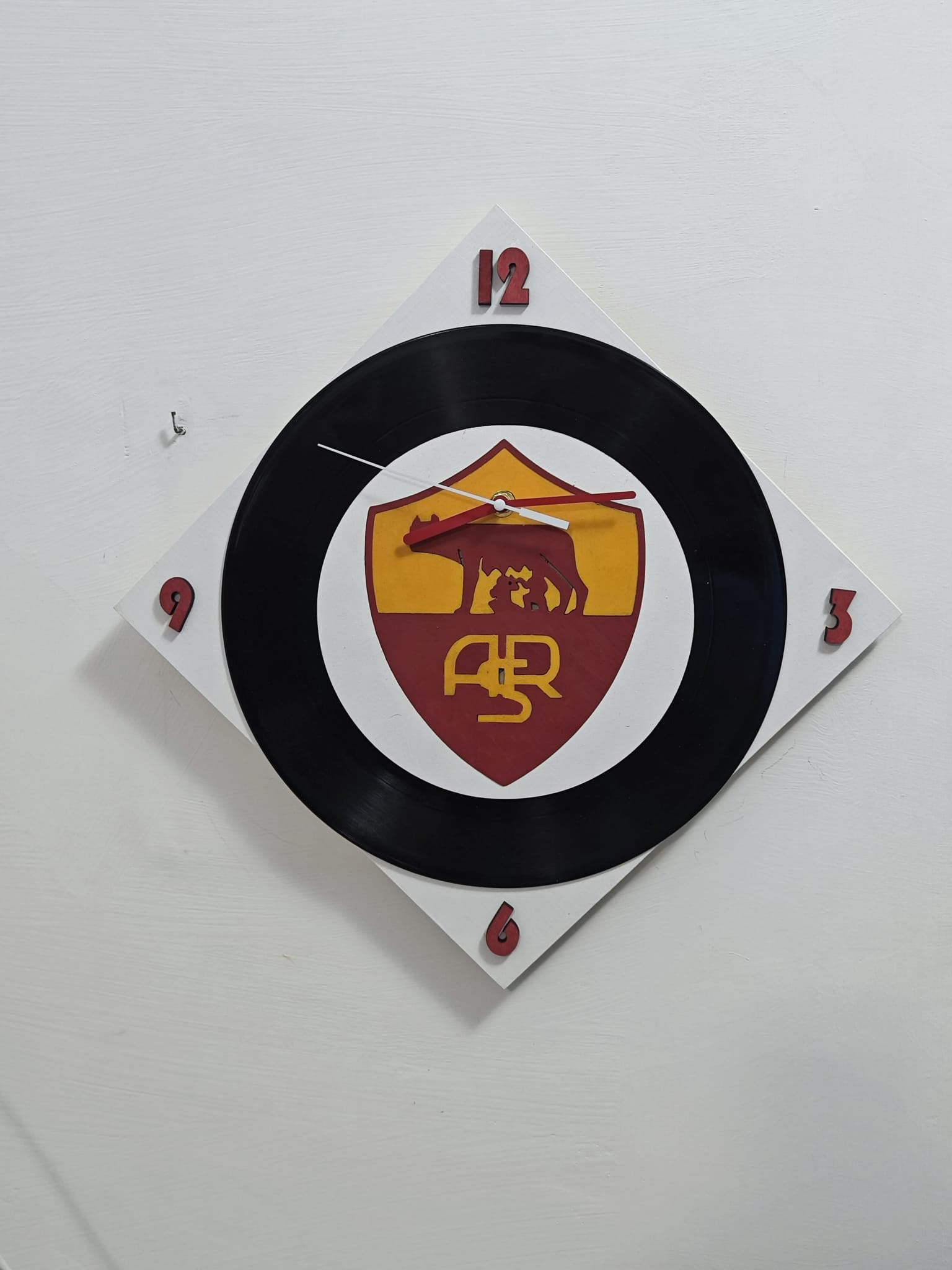 OROLOGIO PARETE  - AS ROMA - legno e vinile con incisione laser e decorazione a mano